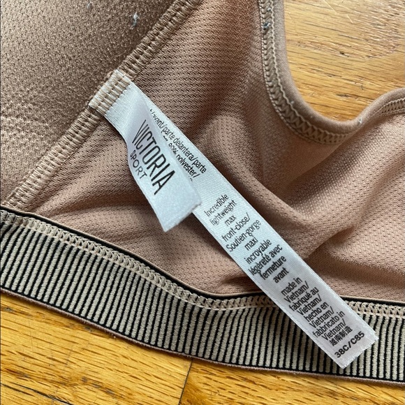 Victoria Secret Sports Bra - Picture 4 of 4
